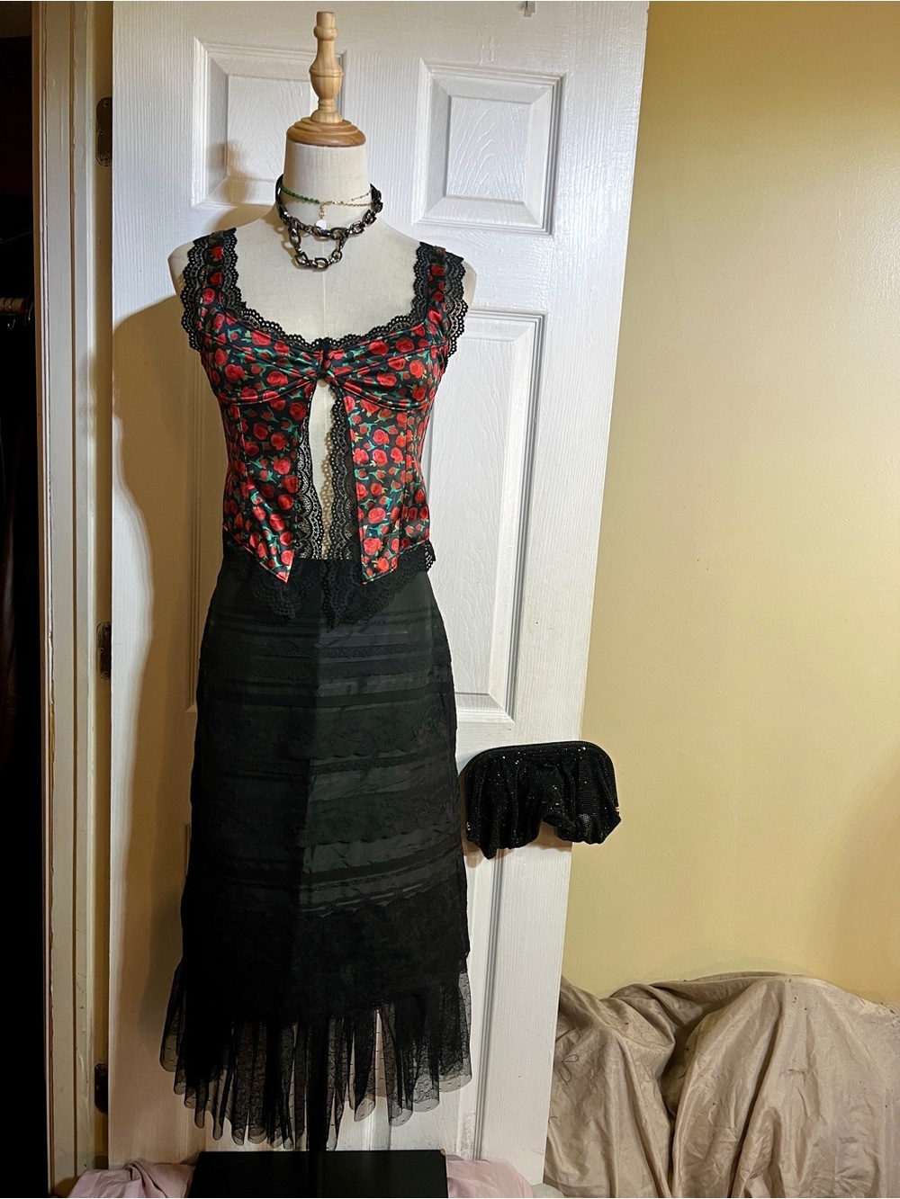 Out From‎ Under Wms Satin Lace Trim Rose Print Cap Sleeve Boning Open Corset S